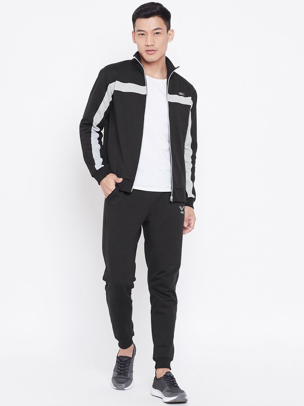  Yuuki Men Black Solid Tracksuit