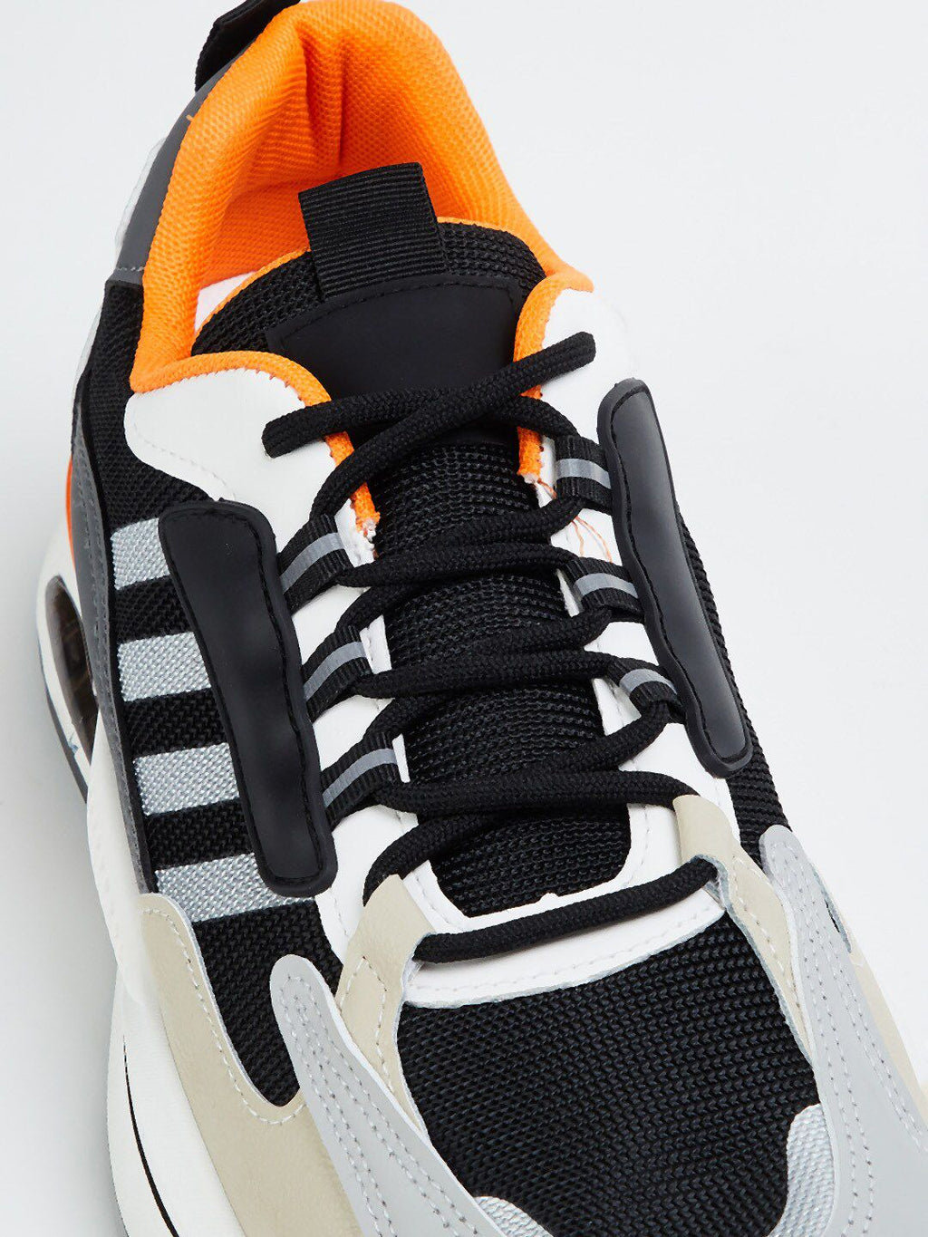  Max Men Colourblocked Lace-Up Running Shoes