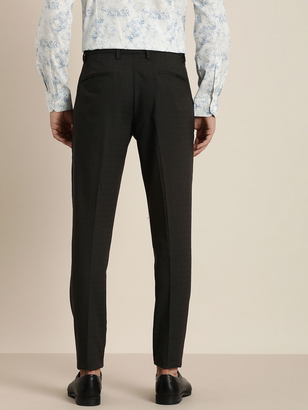  INVICTUS Men Solid Slim Fit Pleated Formal Trousers