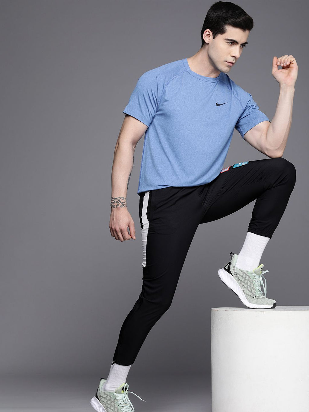  Nike Men Dri Fit Applique Brank Logo Detailed DYE Challenger Running Pants