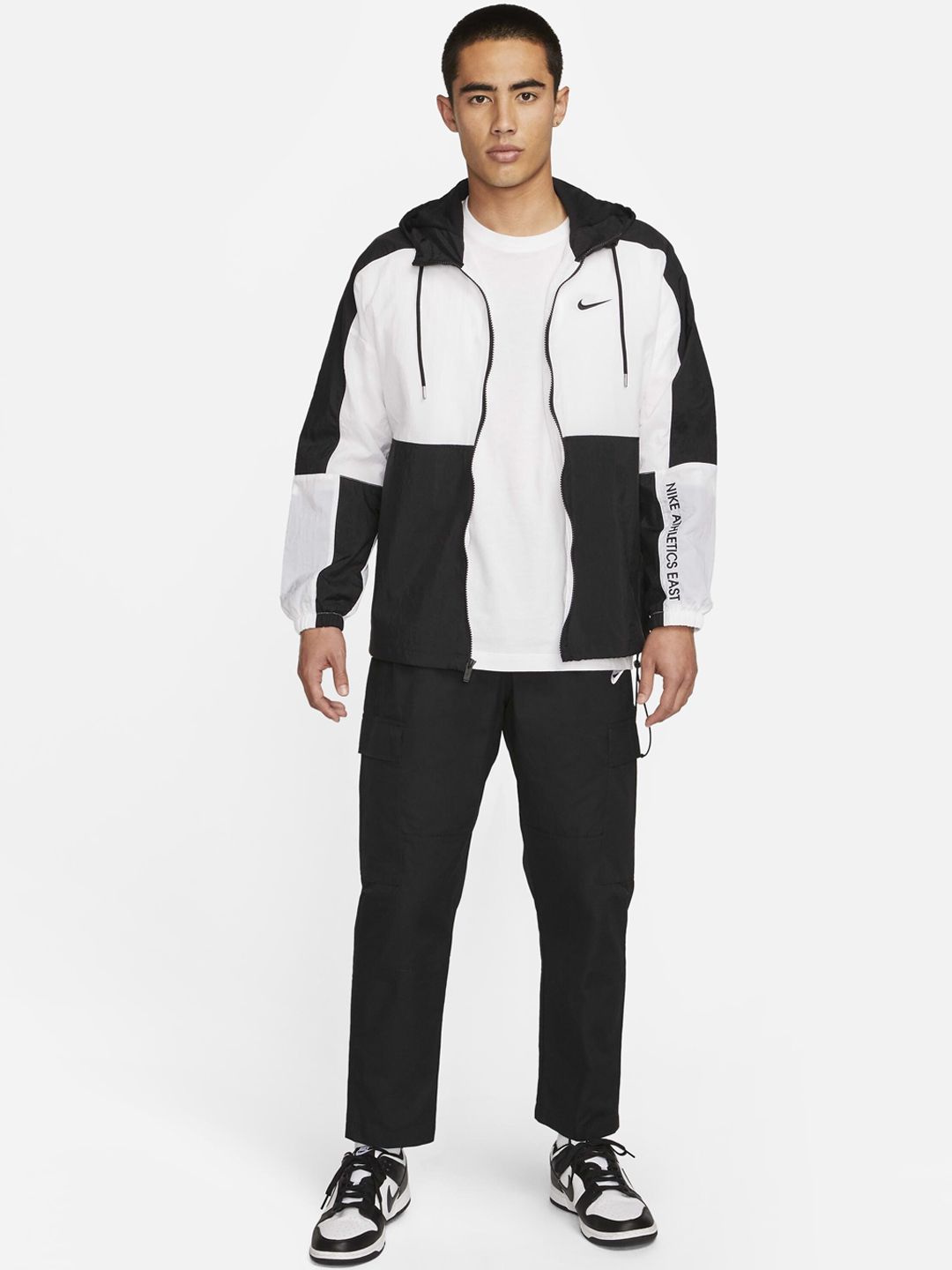  Nike Men Club Logo Printed Woven Cargo Trousers