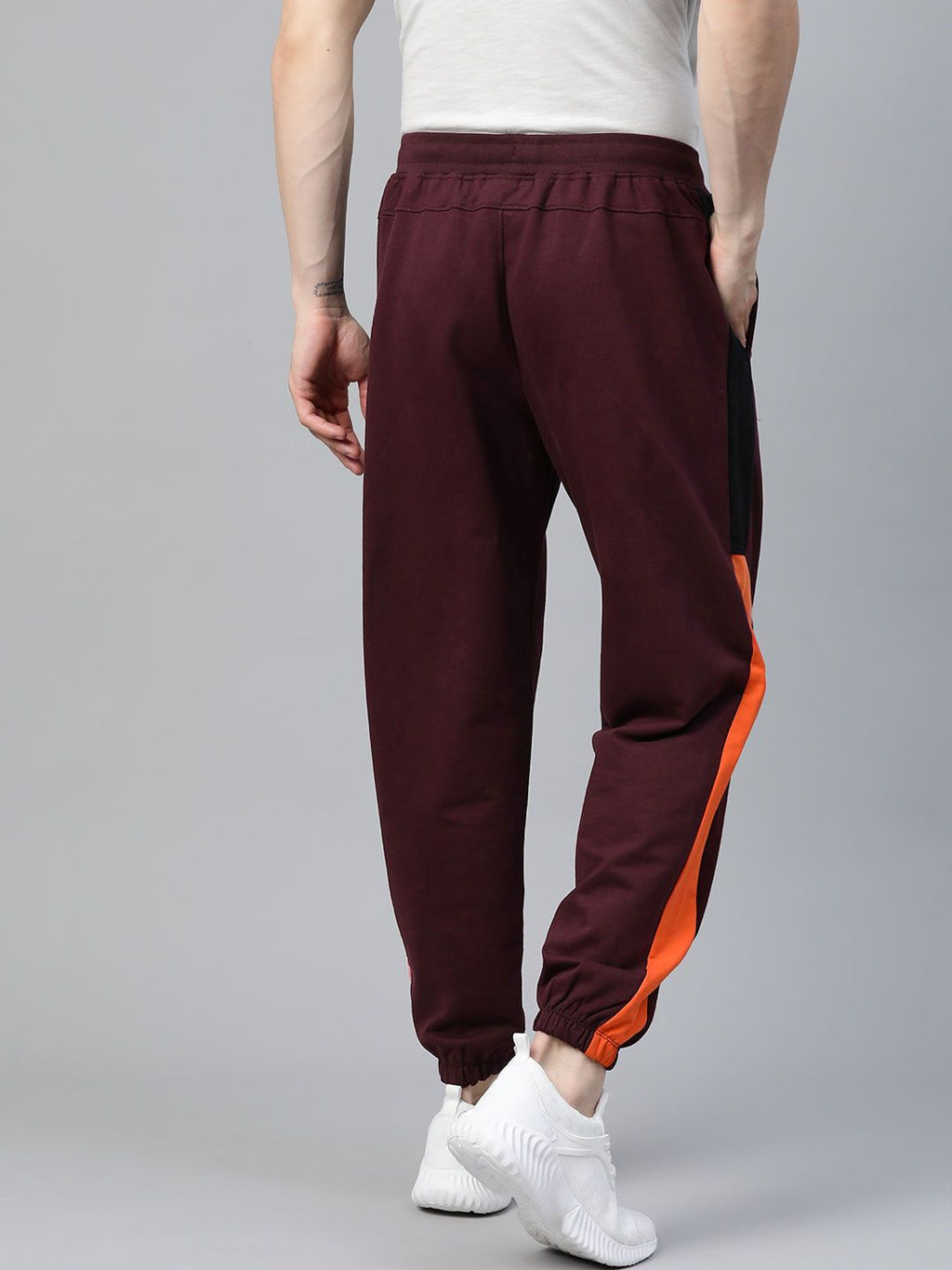  HRX By Hrithik Roshan Men Fig Typographic Regular Fit Bio-Wash Lifestyle Joggers