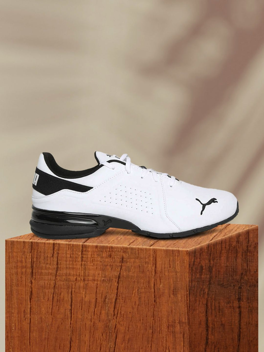  Puma Men White Running Shoes