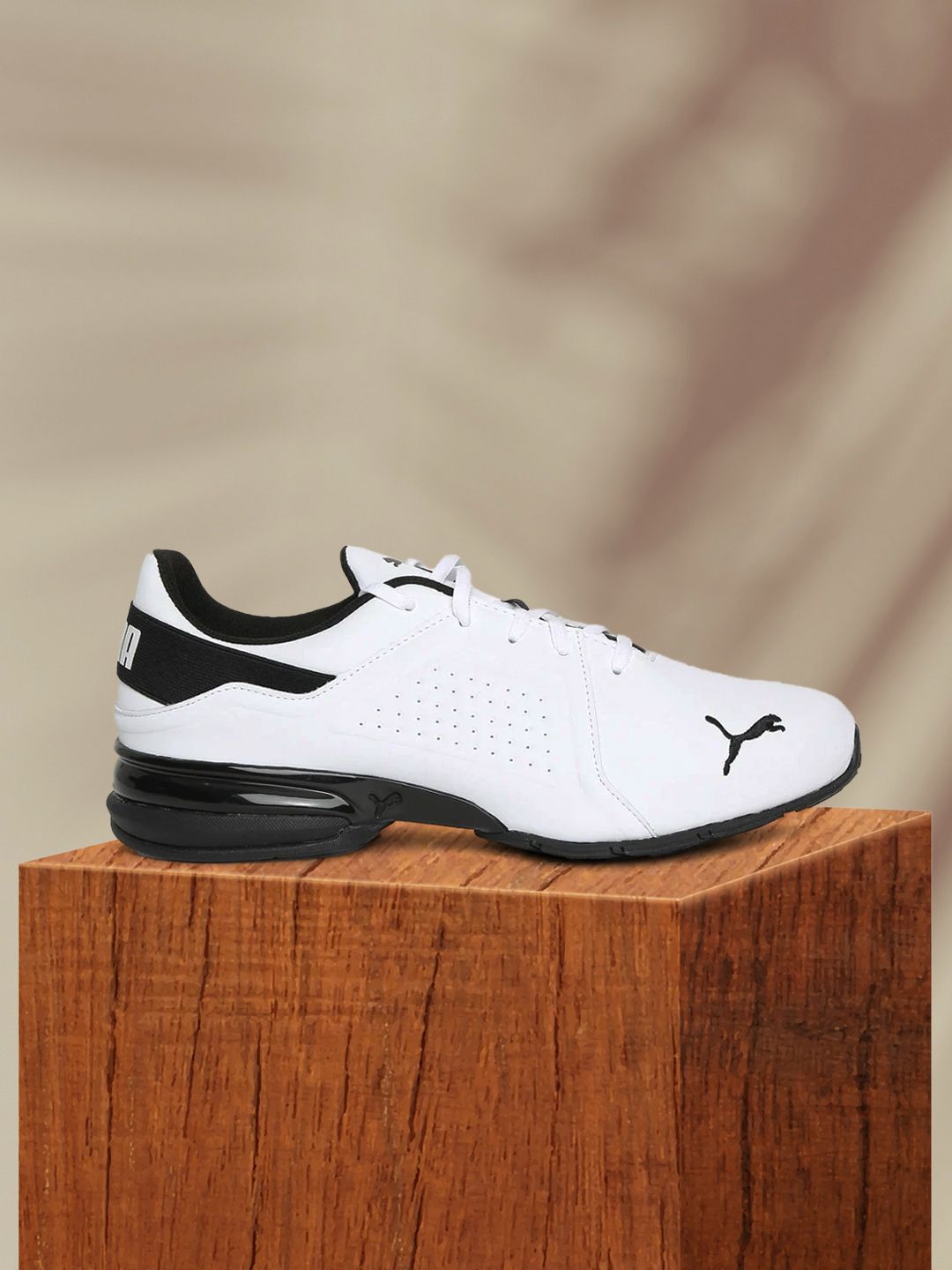  Puma Men White Running Shoes