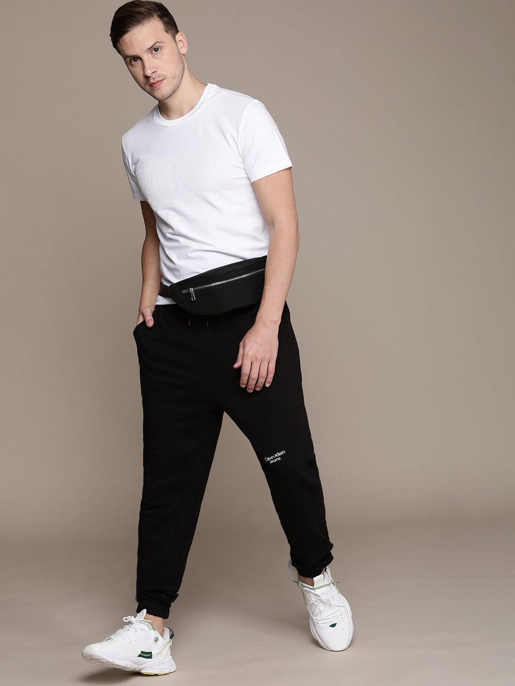  Calvin Klein Jeans Men Black Solid Pure Cotton Joggers