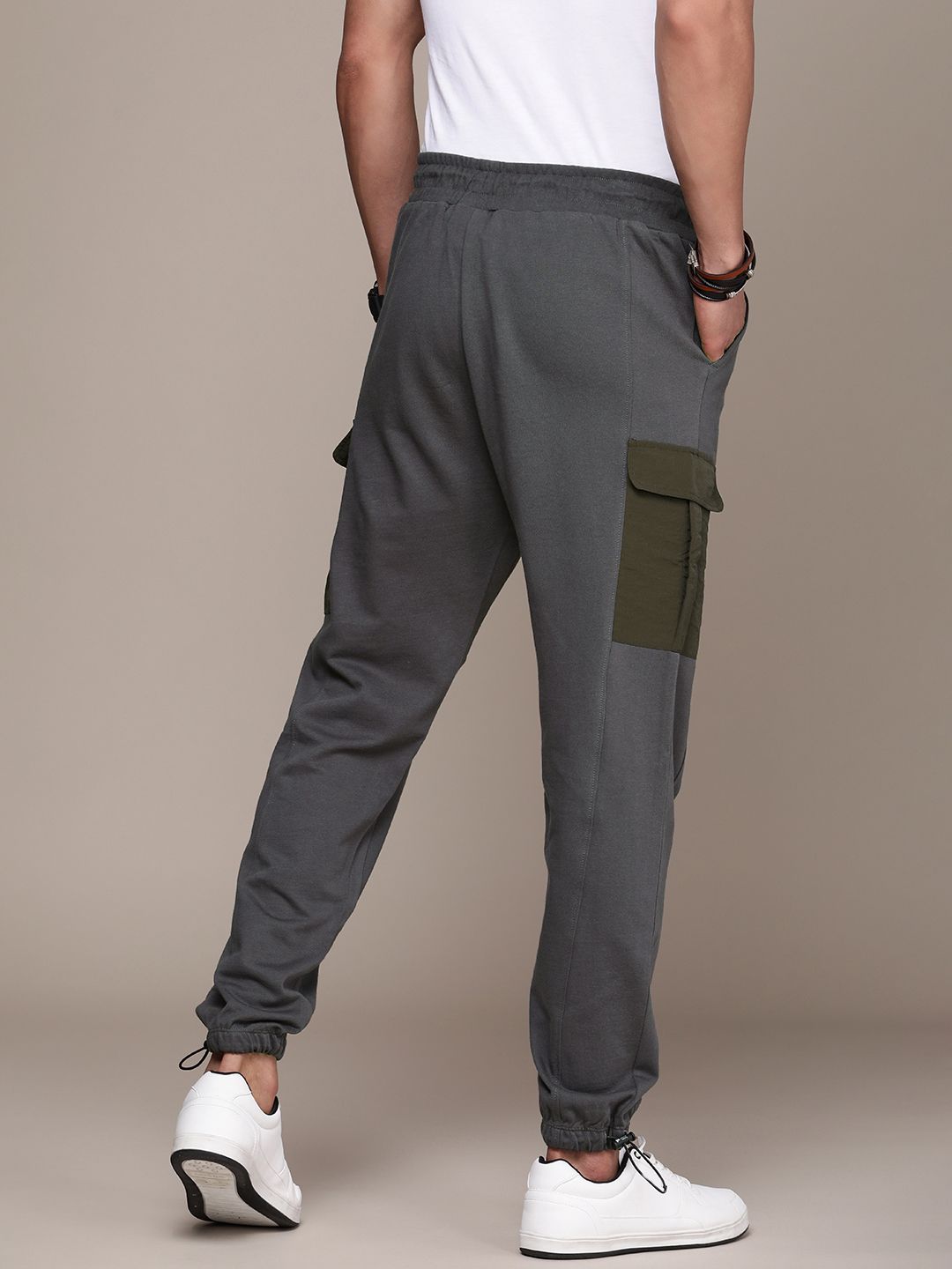  FORCE IX Men Solid Relaxed Fit Pure Cotton Cargo Joggers