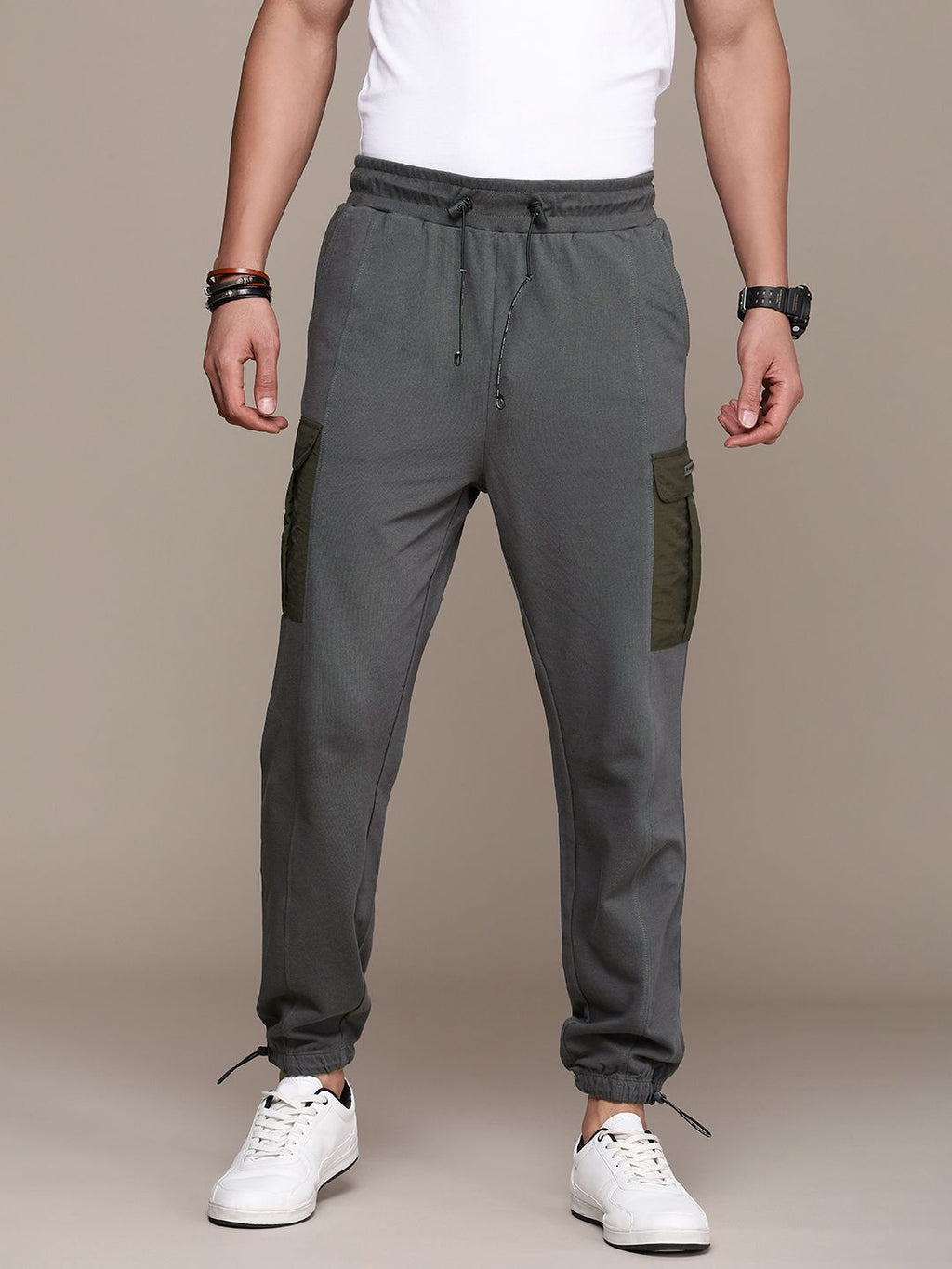  FORCE IX Men Solid Relaxed Fit Pure Cotton Cargo Joggers