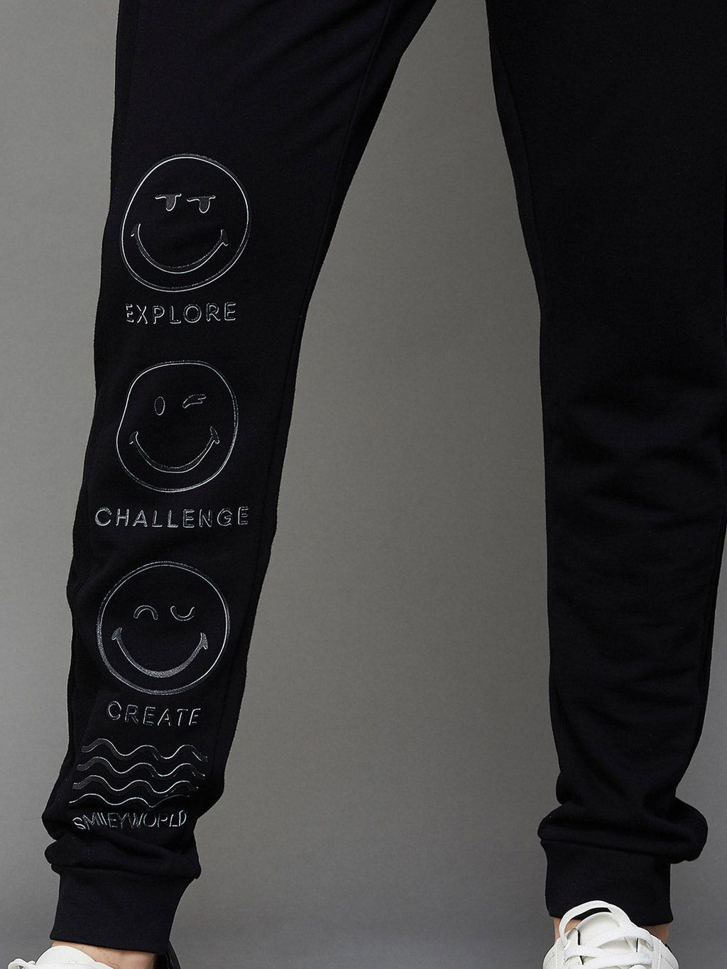  SmileyWorld Men Graphic Printed Mid-Rise Cotton Slim-Fit Joggers