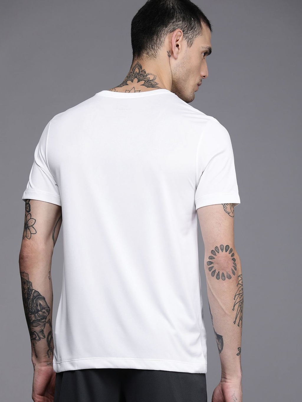 Nike Men White Brand Logo Detailed Solid Dri-FIT T-shirt