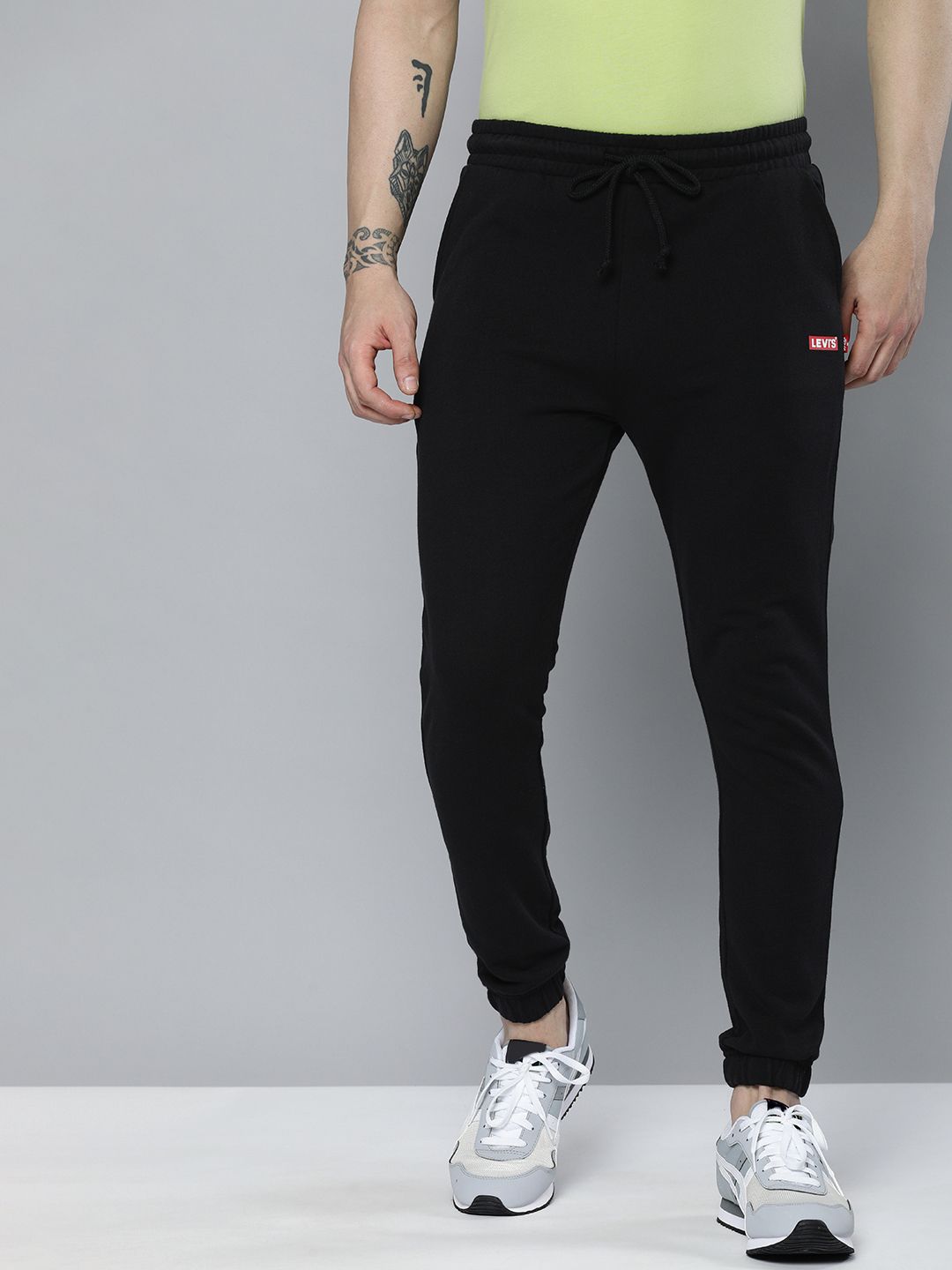  Levis Men Brand Logo Detail Pure Cotton Joggers With Drawstring Closure