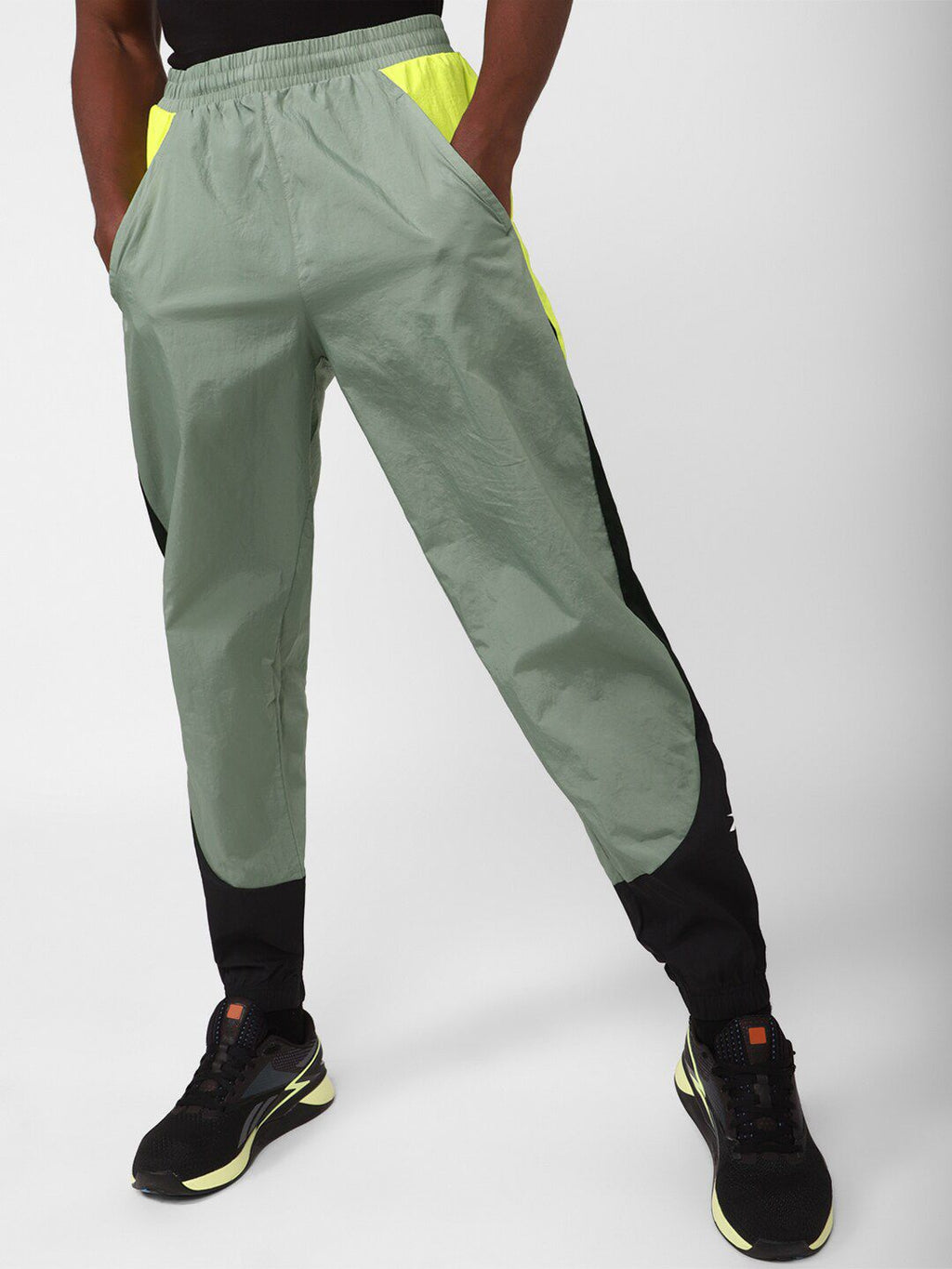  Reebok Men Train Woven Track Pants