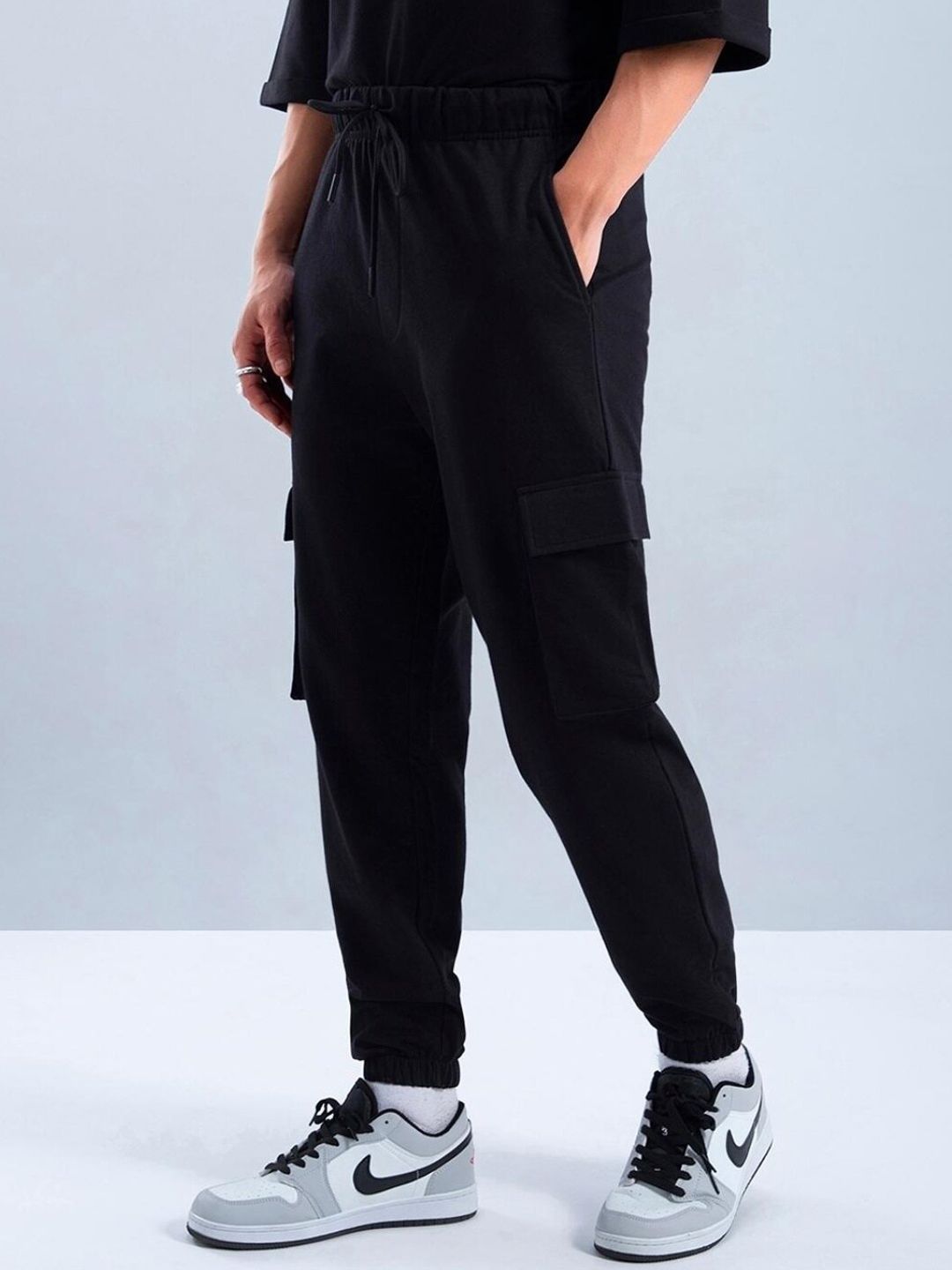  Bewakoof Plus Air 1.0 Men's Black Relaxed-Fit Cotton Cargo Joggers