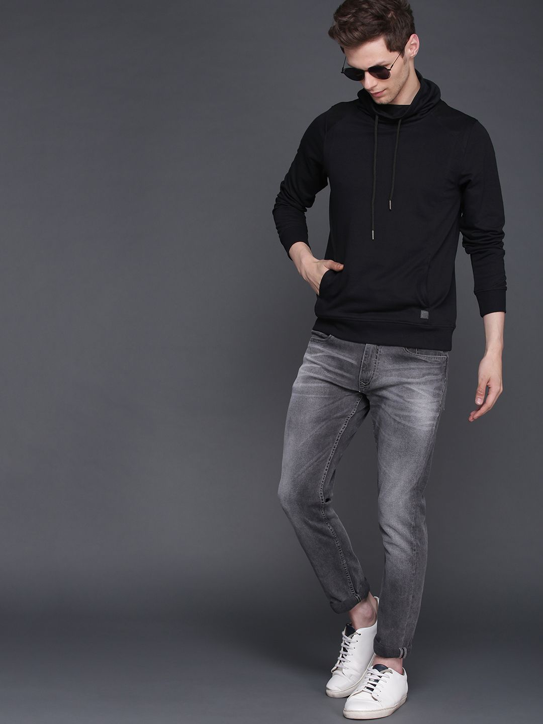  WROGN Men Black Solid Slim Fit Sweatshirt