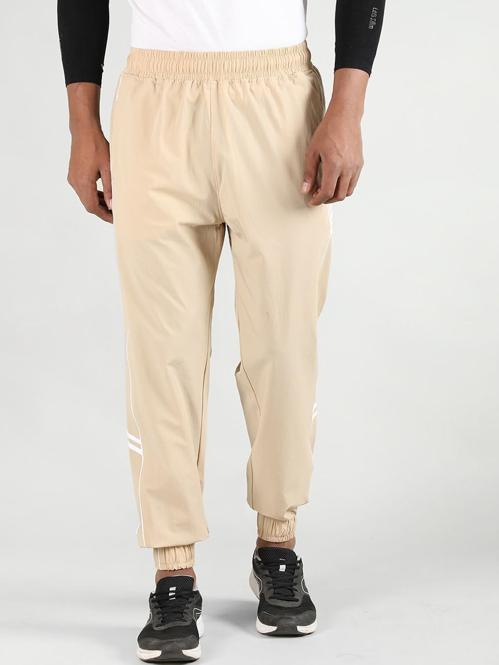  CHKOKKO Men Mid Rise Joggers