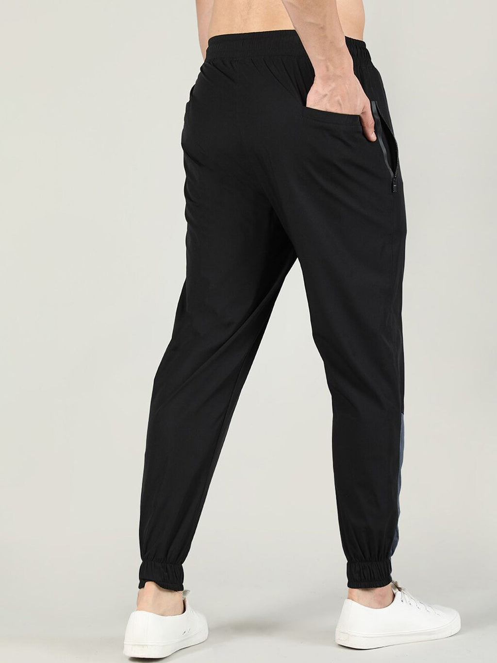  CHKOKKO Men Colourblocked Training Or Gym Sports Mid-Rise Joggers