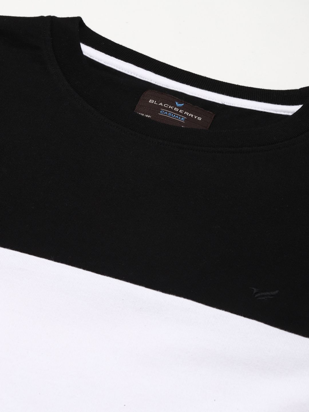  Blackberrys Men Black & White Colourblocked Sweatshirt