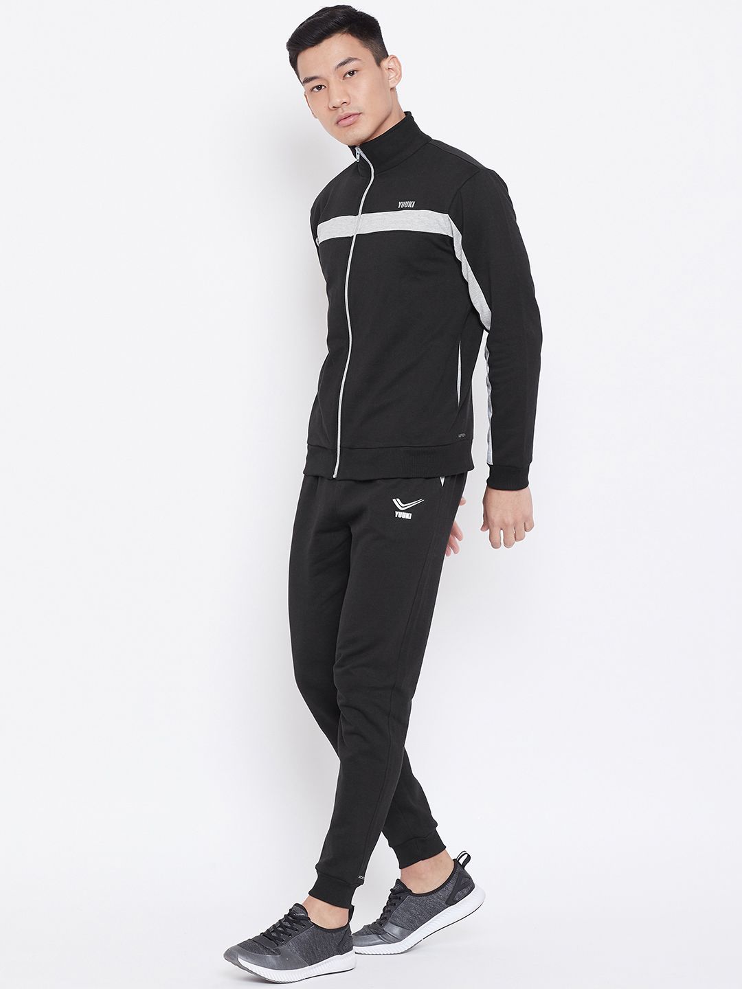  Yuuki Men Black Solid Tracksuit