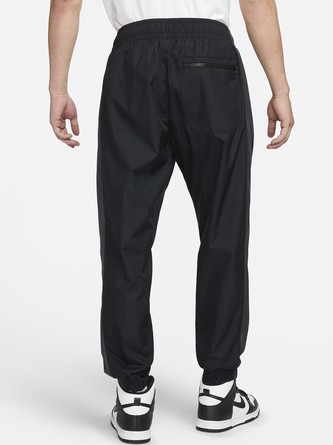  Nike Men Brand Logo Detail Mid-Rise Joggers