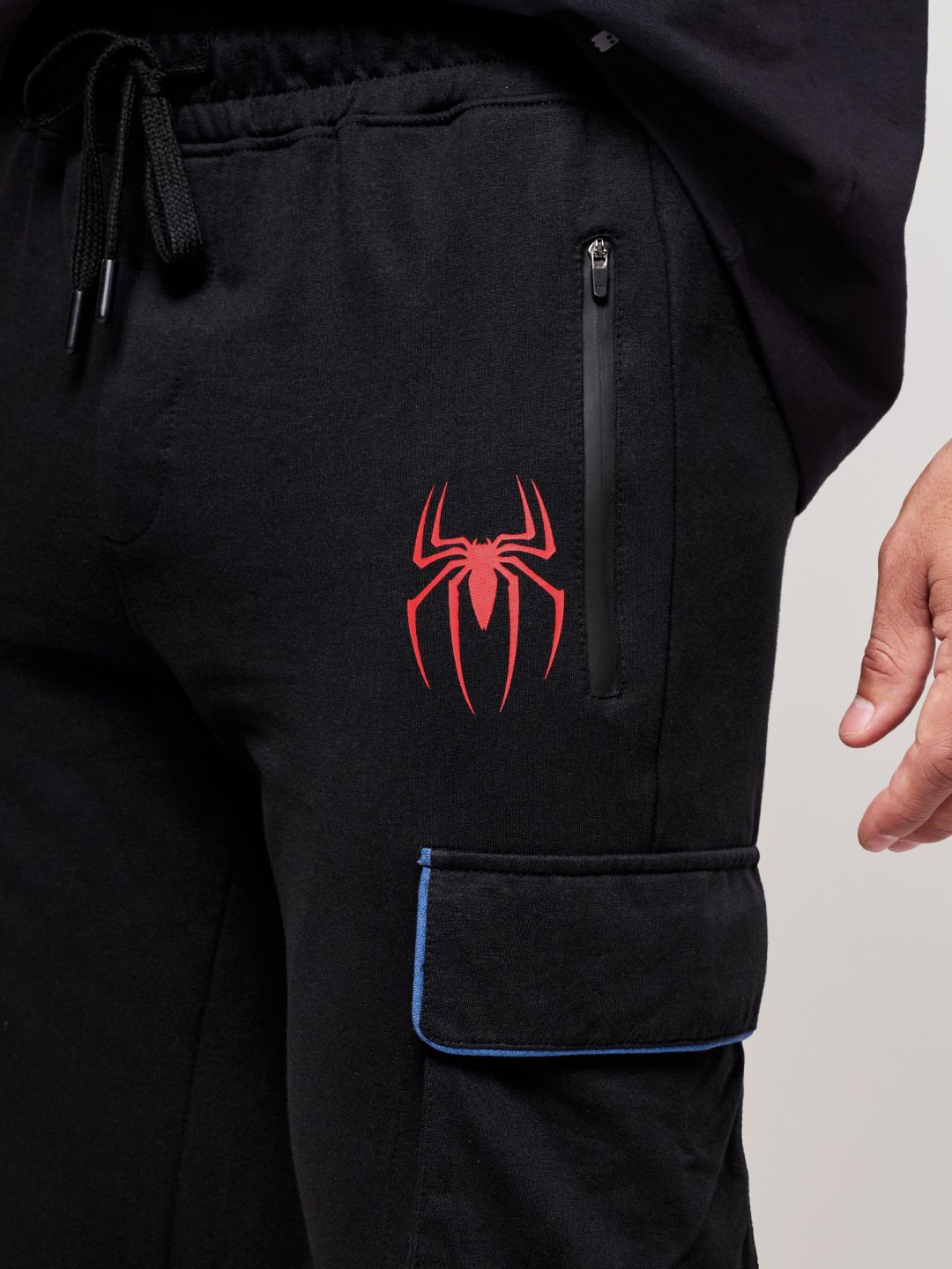  The Souled Store Men Pure Cotton Spider Man Radioactive Spider Printed Cargo Joggers