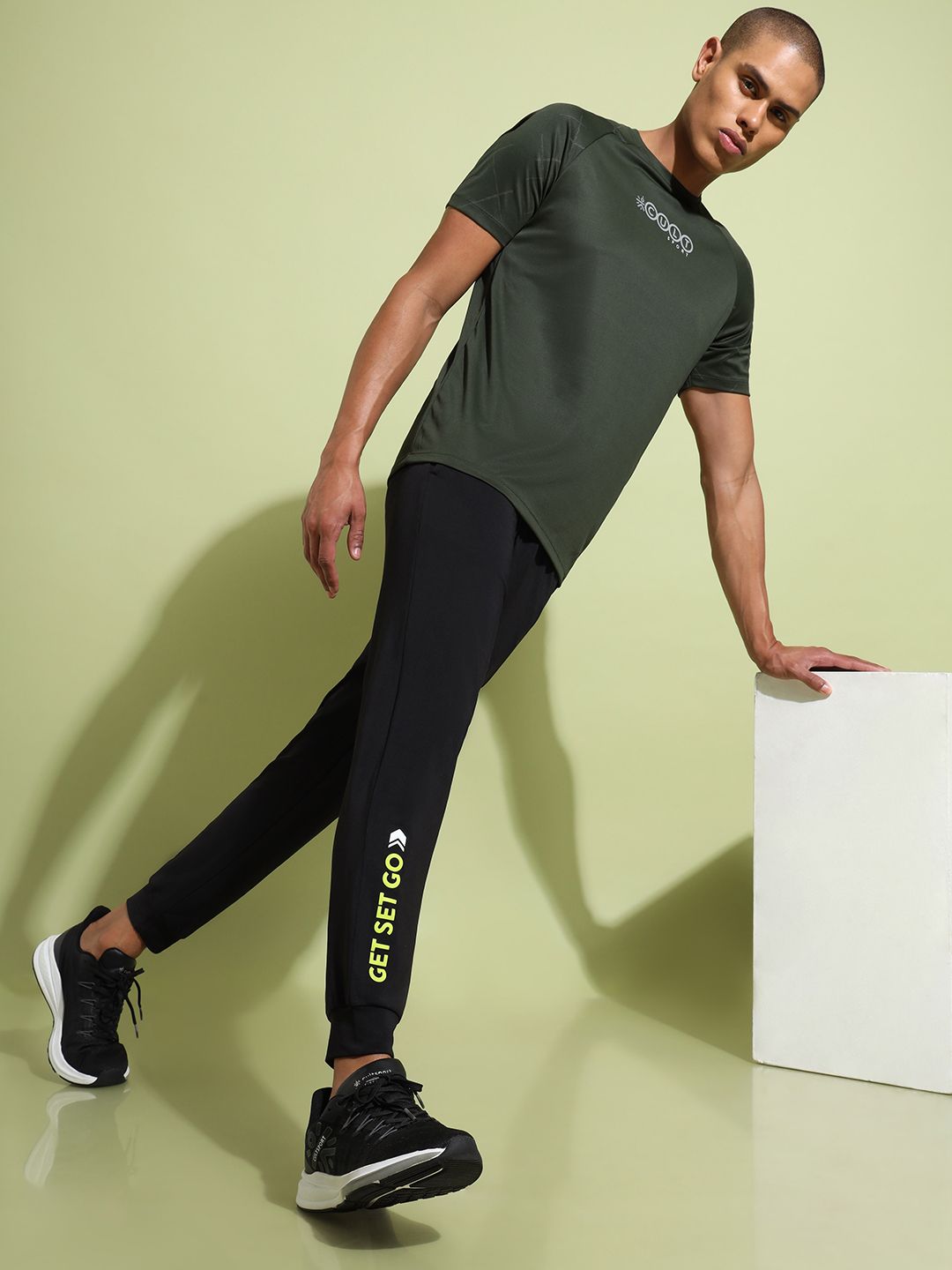  Cultsport Men Typography Printed Flydry Joggers