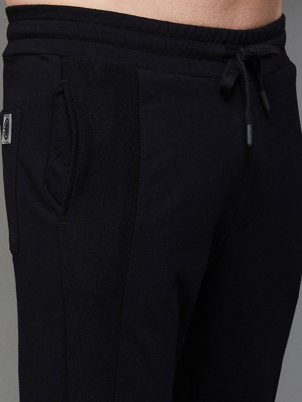  SmileyWorld Men Graphic Printed Mid-Rise Cotton Slim-Fit Joggers