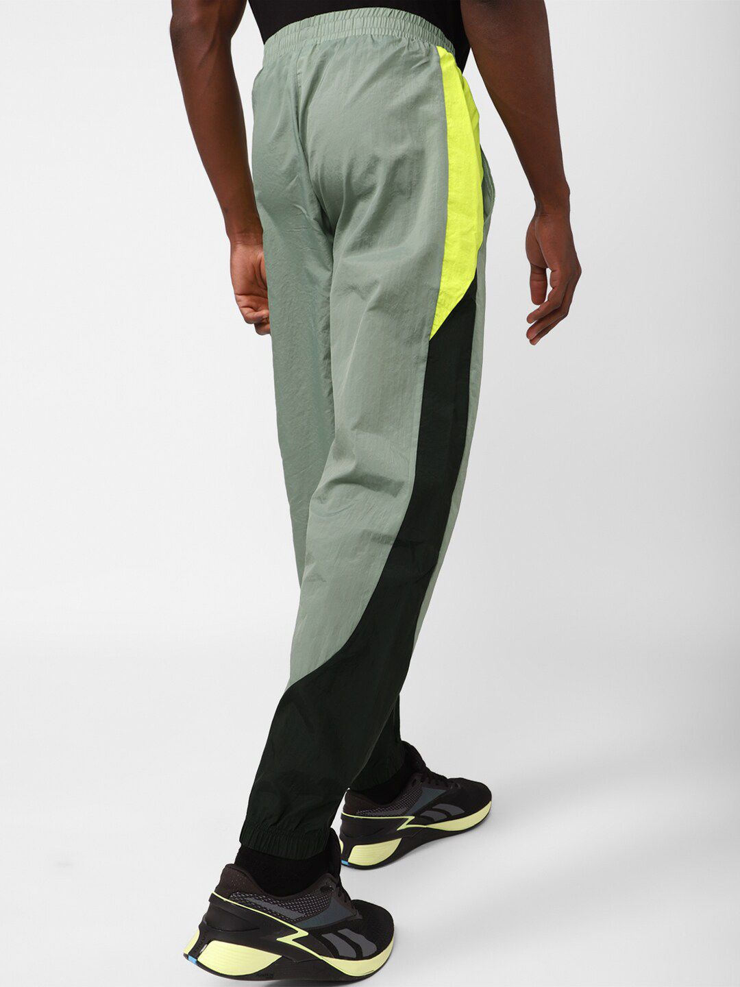  Reebok Men Train Woven Track Pants