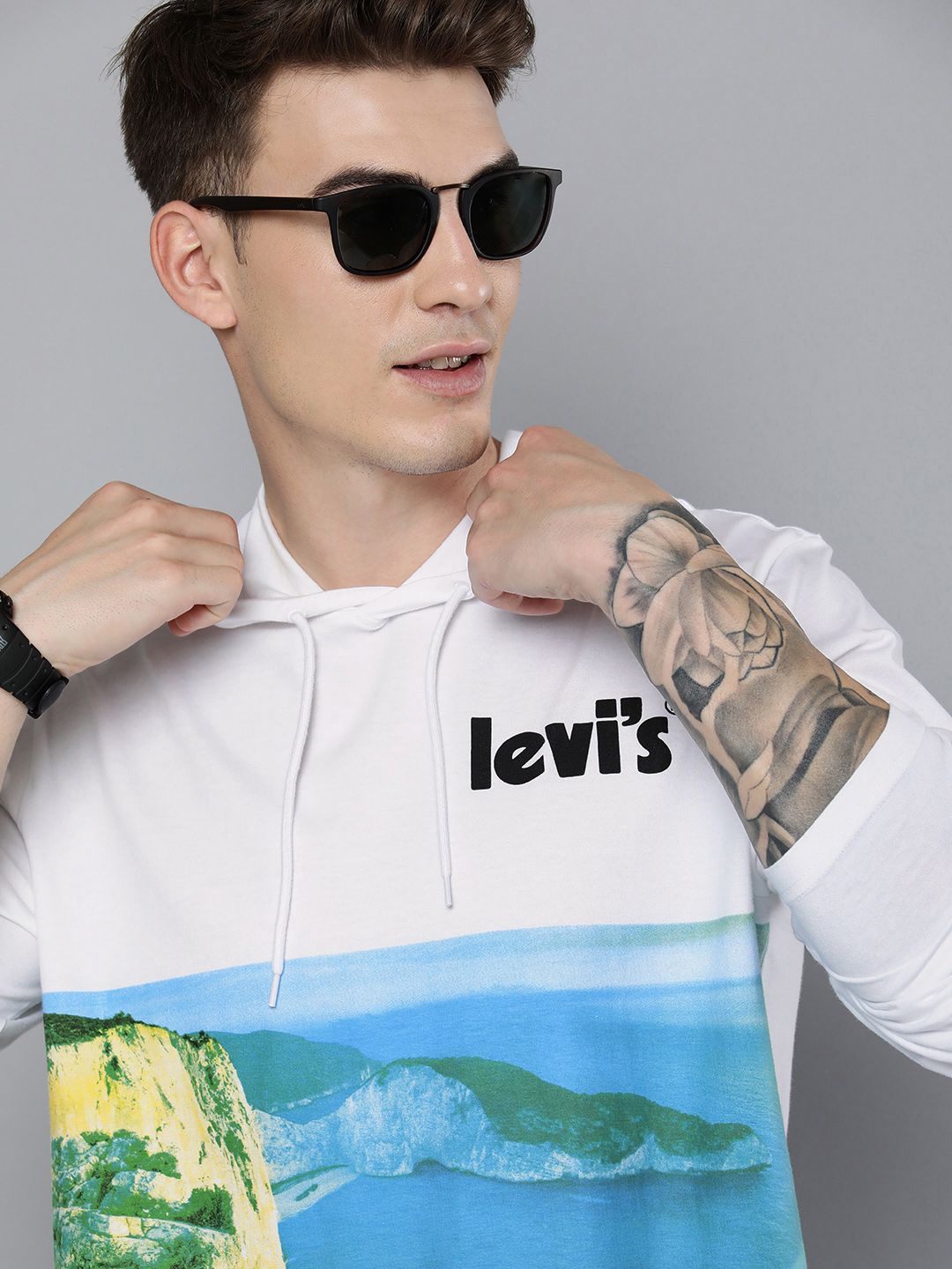  Levis Men White Printed Hooded Sweatshirt