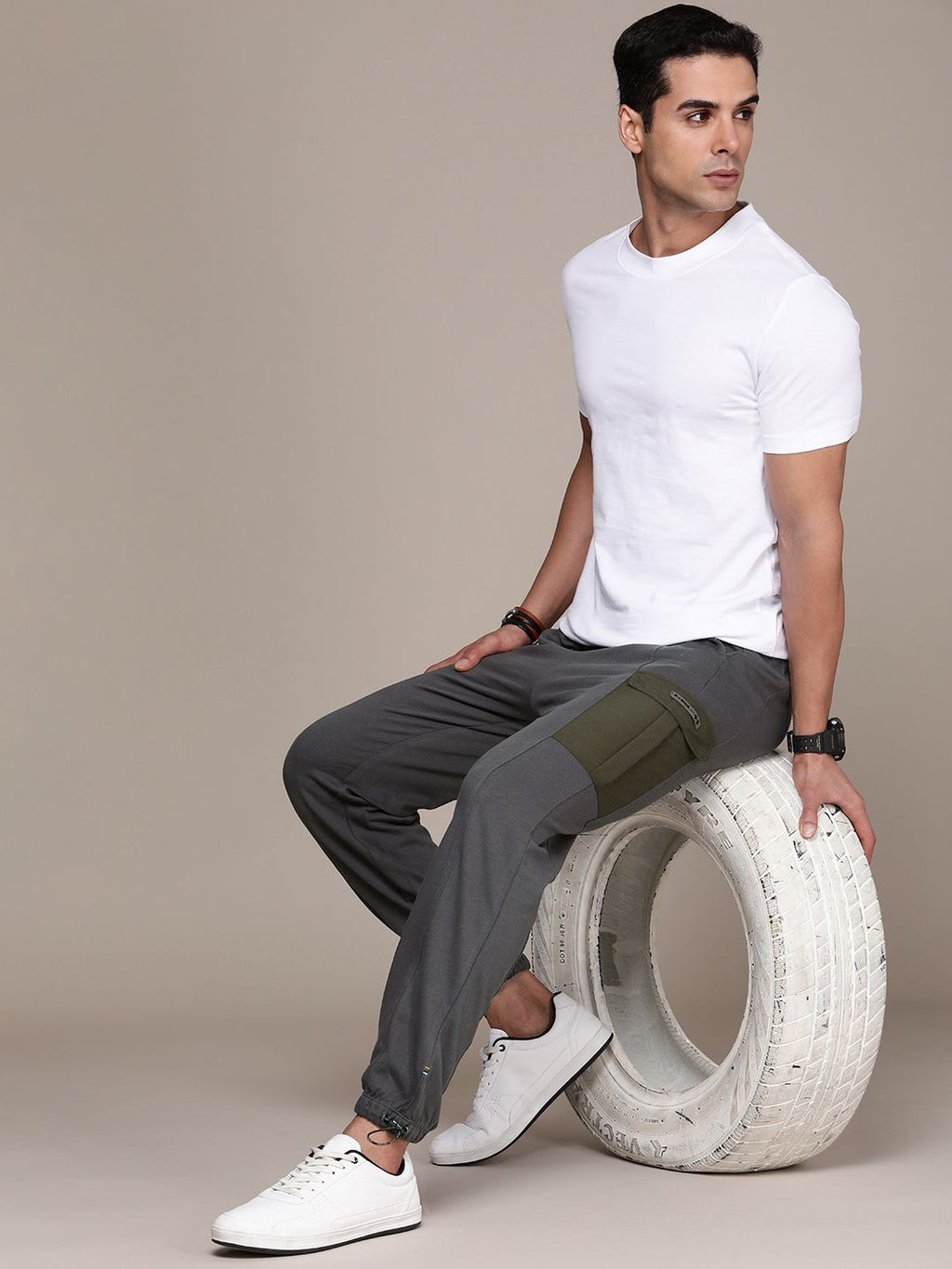  FORCE IX Men Solid Relaxed Fit Pure Cotton Cargo Joggers