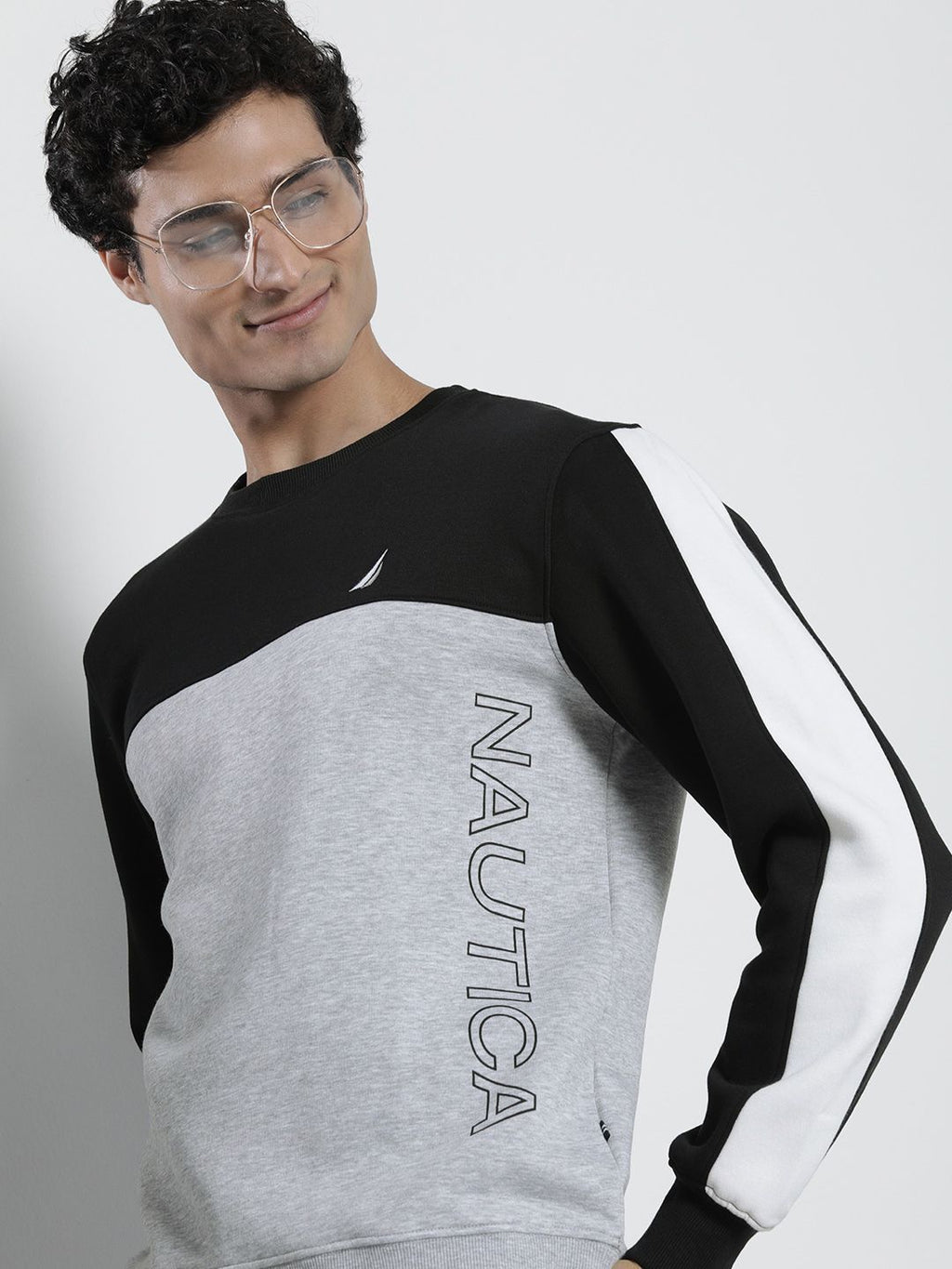  Nautica Men Colourblocked Round Neck Pullover Sweatshirt