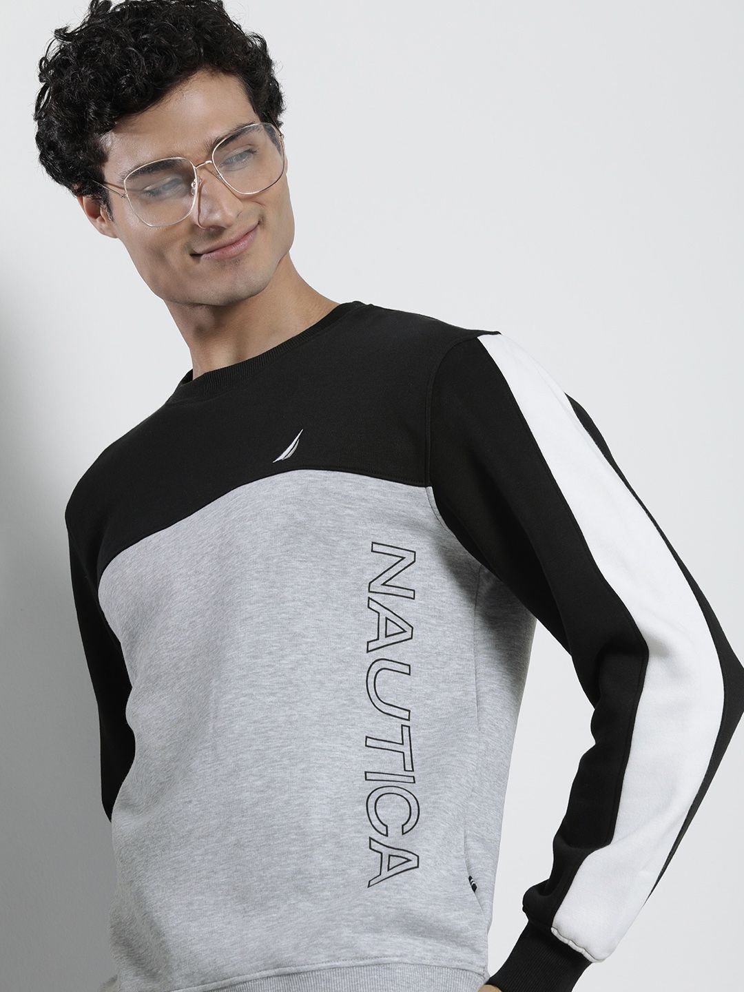 Nautica Men Colourblocked Round Neck Pullover Sweatshirt
