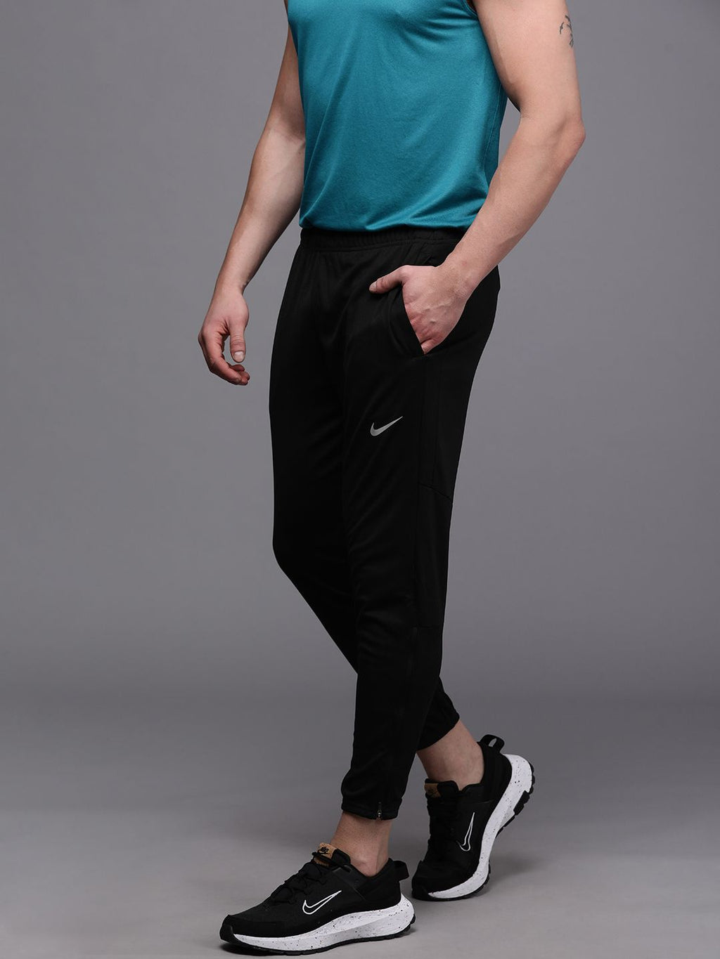  Nike Men Black Brand Logo Printed Dri-FIT Challenger Running Pants