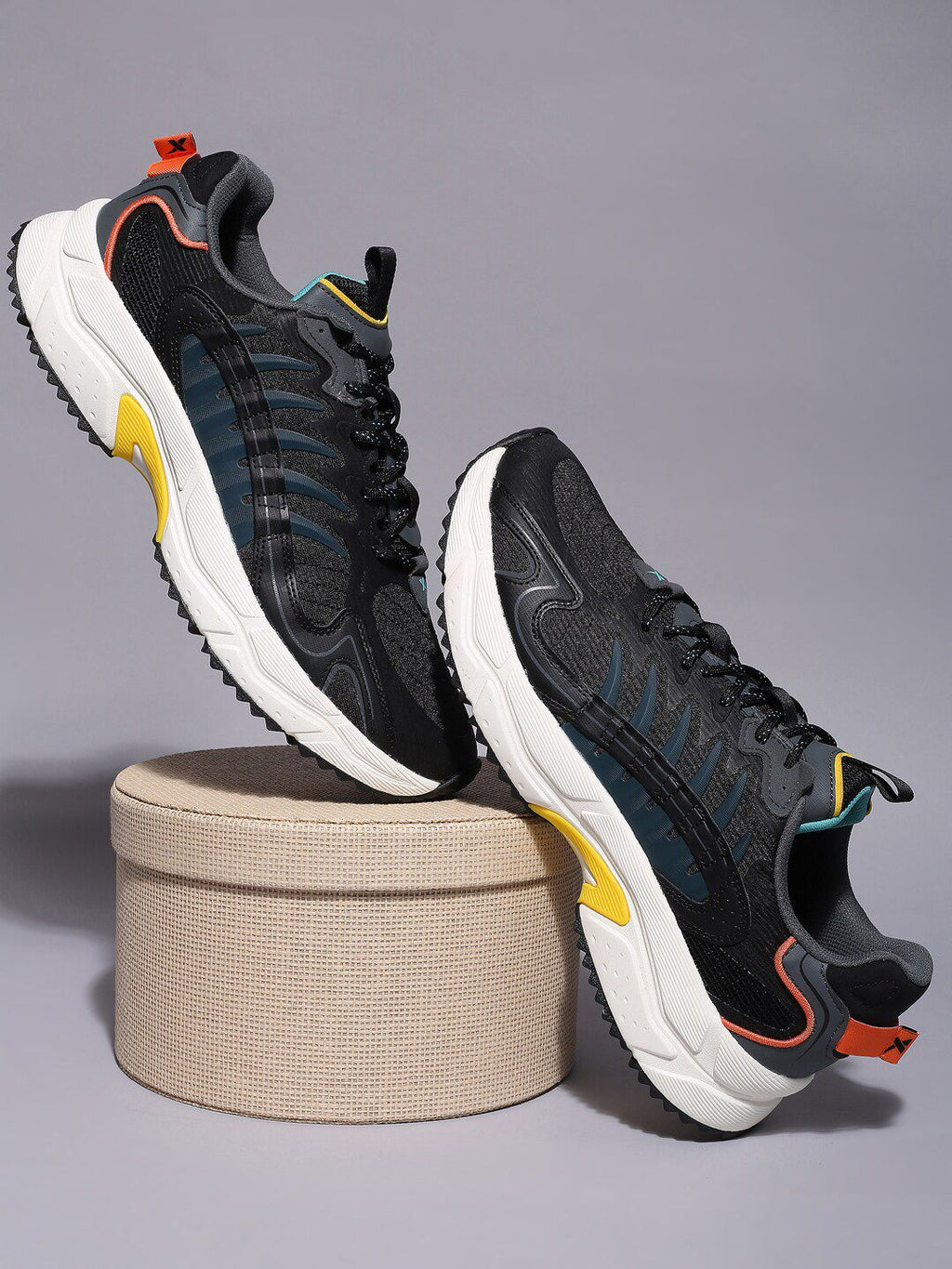  Xtep Men Super Grip EVA Textile Anti- Slip Non-Marking Running Shoes