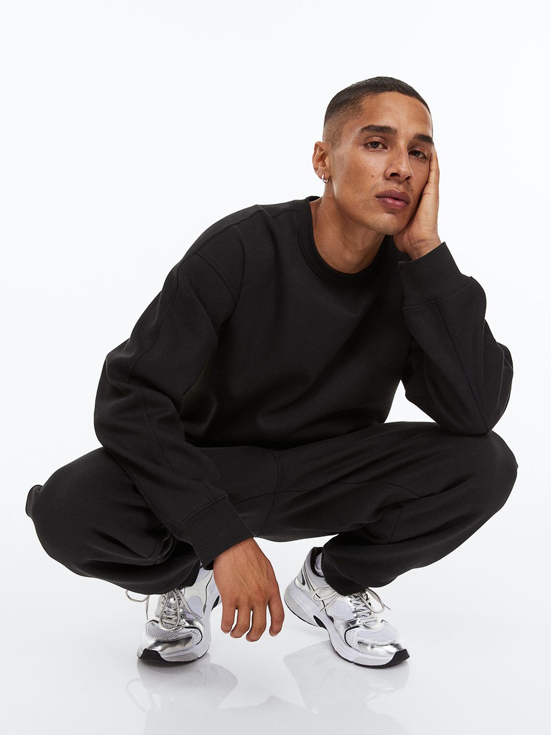  H&M Men Thermolite Relaxed Fit Sweatshirt
