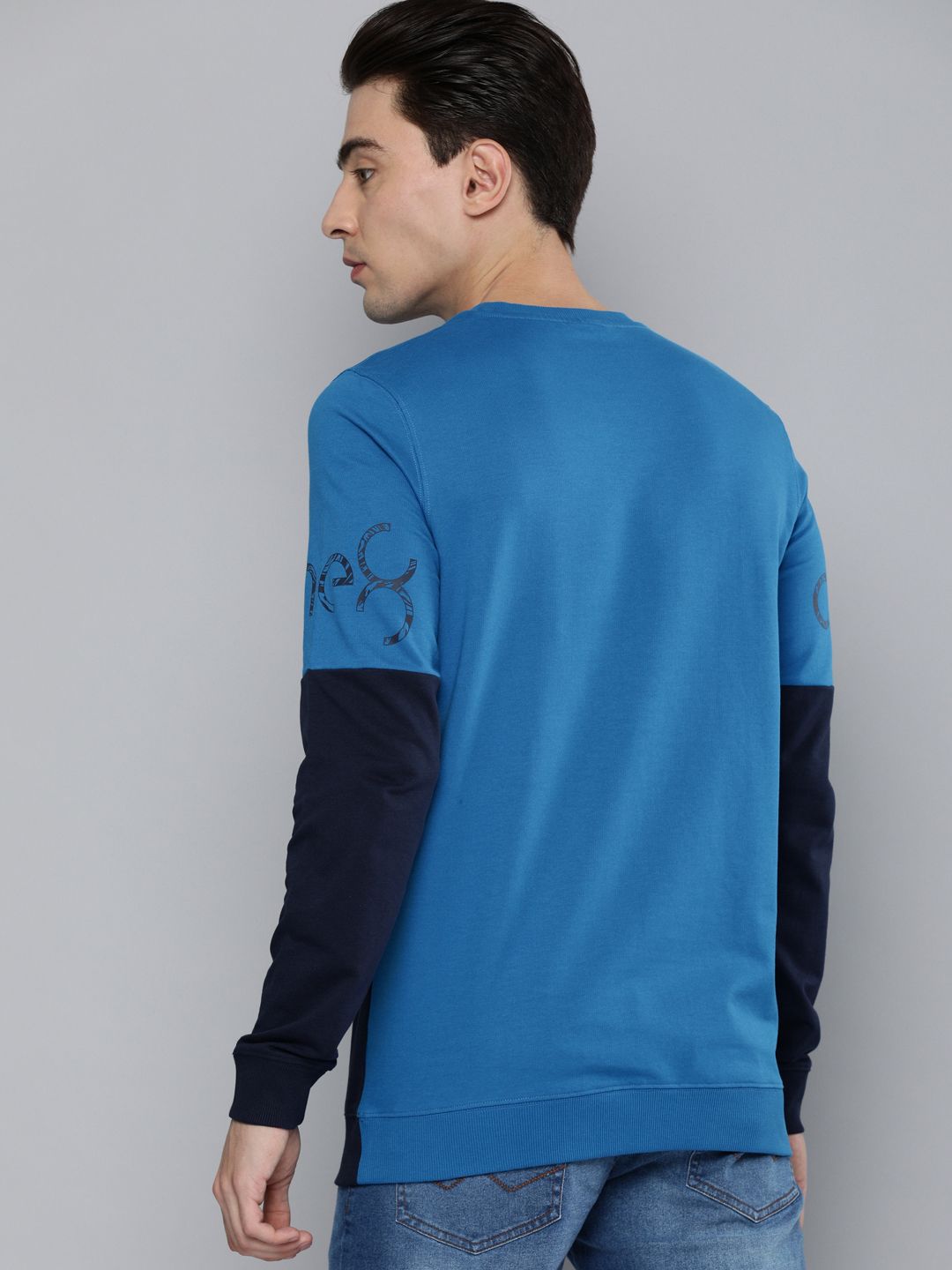  One8 X PUMA Men Blue & Navy Blue Colourblocked Sweatshirt
