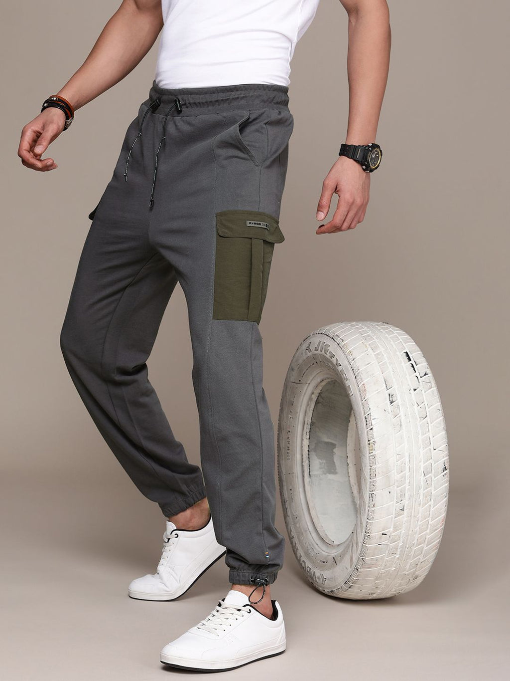  FORCE IX Men Solid Relaxed Fit Pure Cotton Cargo Joggers