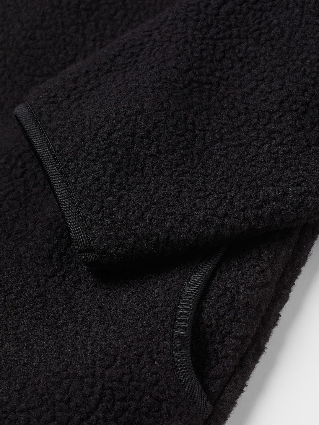  H&M Men Black Regular Fit THERMOLITE Teddy Top