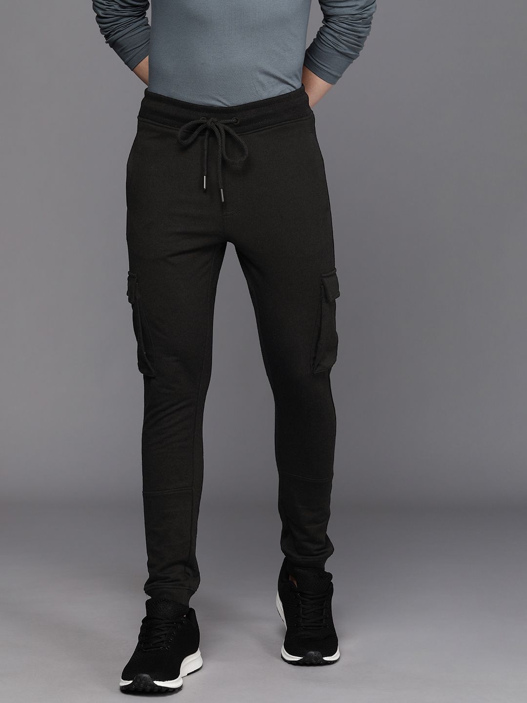  WROGN Men Solid Mid Rise Knitted Joggers With Pocket Detailing