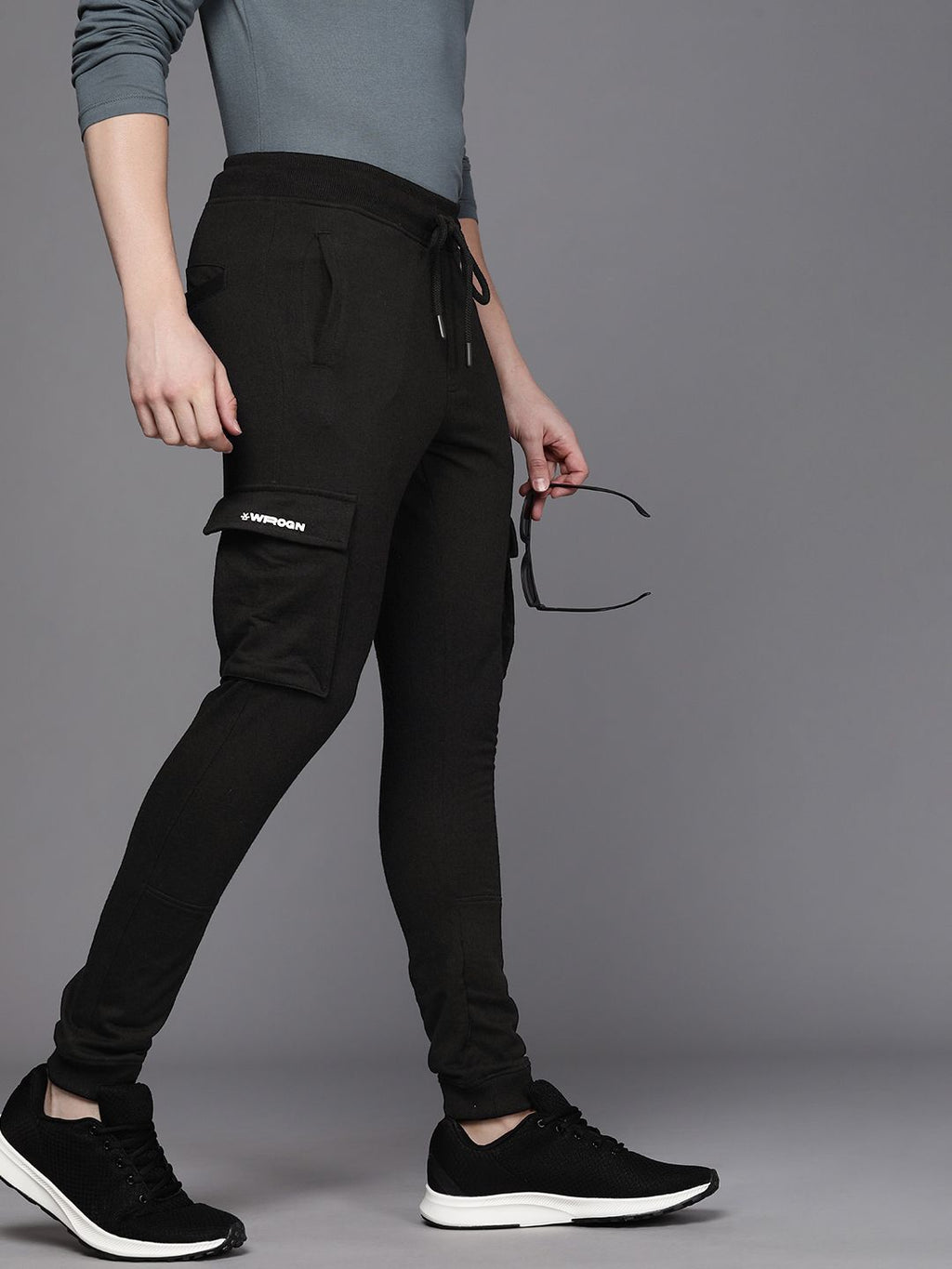  WROGN Men Solid Mid Rise Knitted Joggers With Pocket Detailing