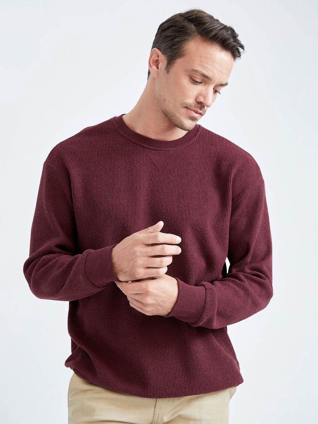  DeFacto Men Round Neck Full Sleeves Pullover Sweatshirt