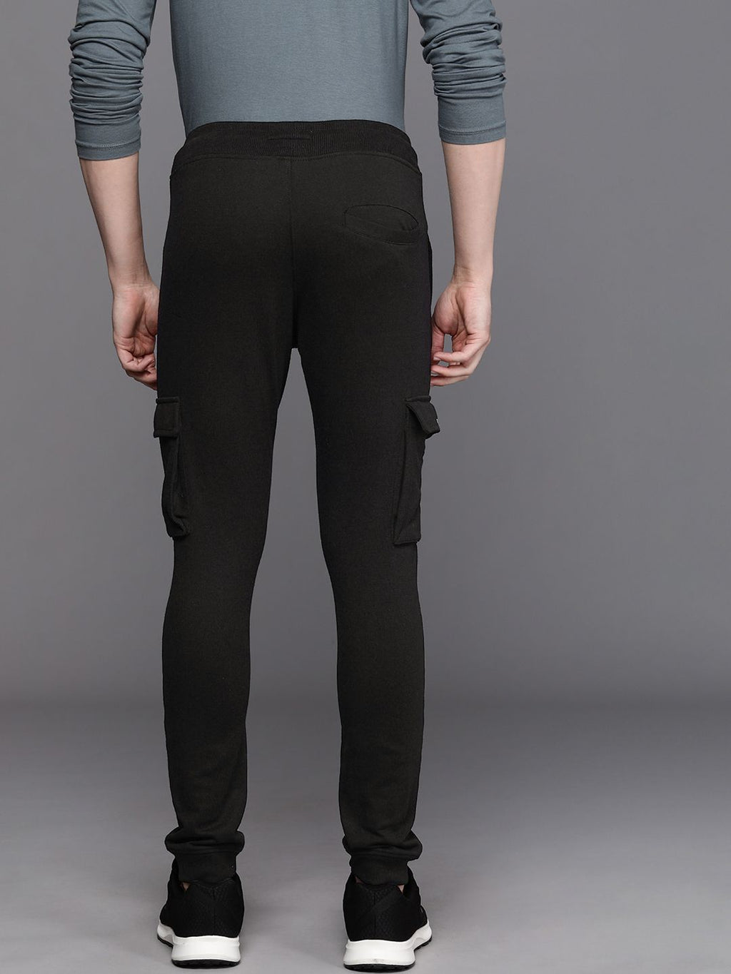  WROGN Men Solid Mid Rise Knitted Joggers With Pocket Detailing
