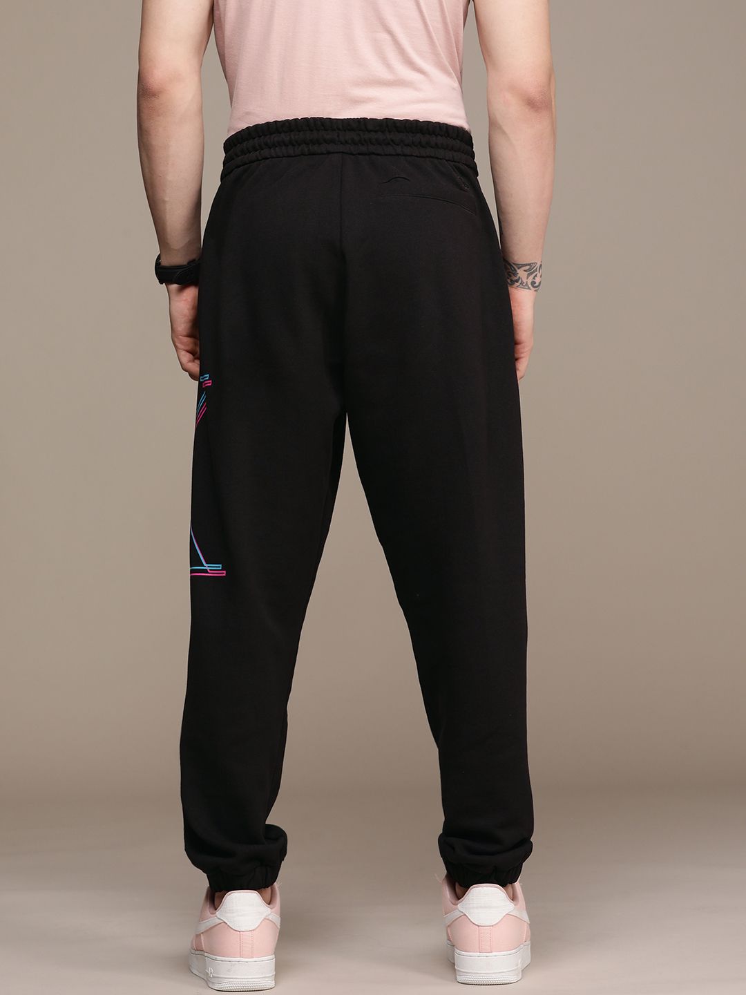  Calvin Klein Jeans Men Black Brand Logo Printed Relaxed Fit Pure Cotton Regular Joggers