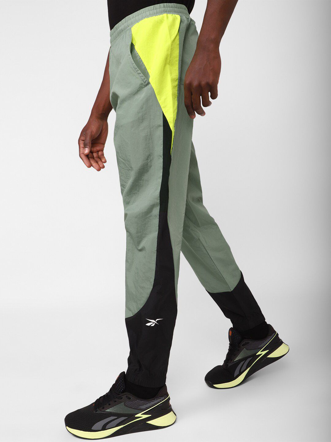  Reebok Men Train Woven Track Pants