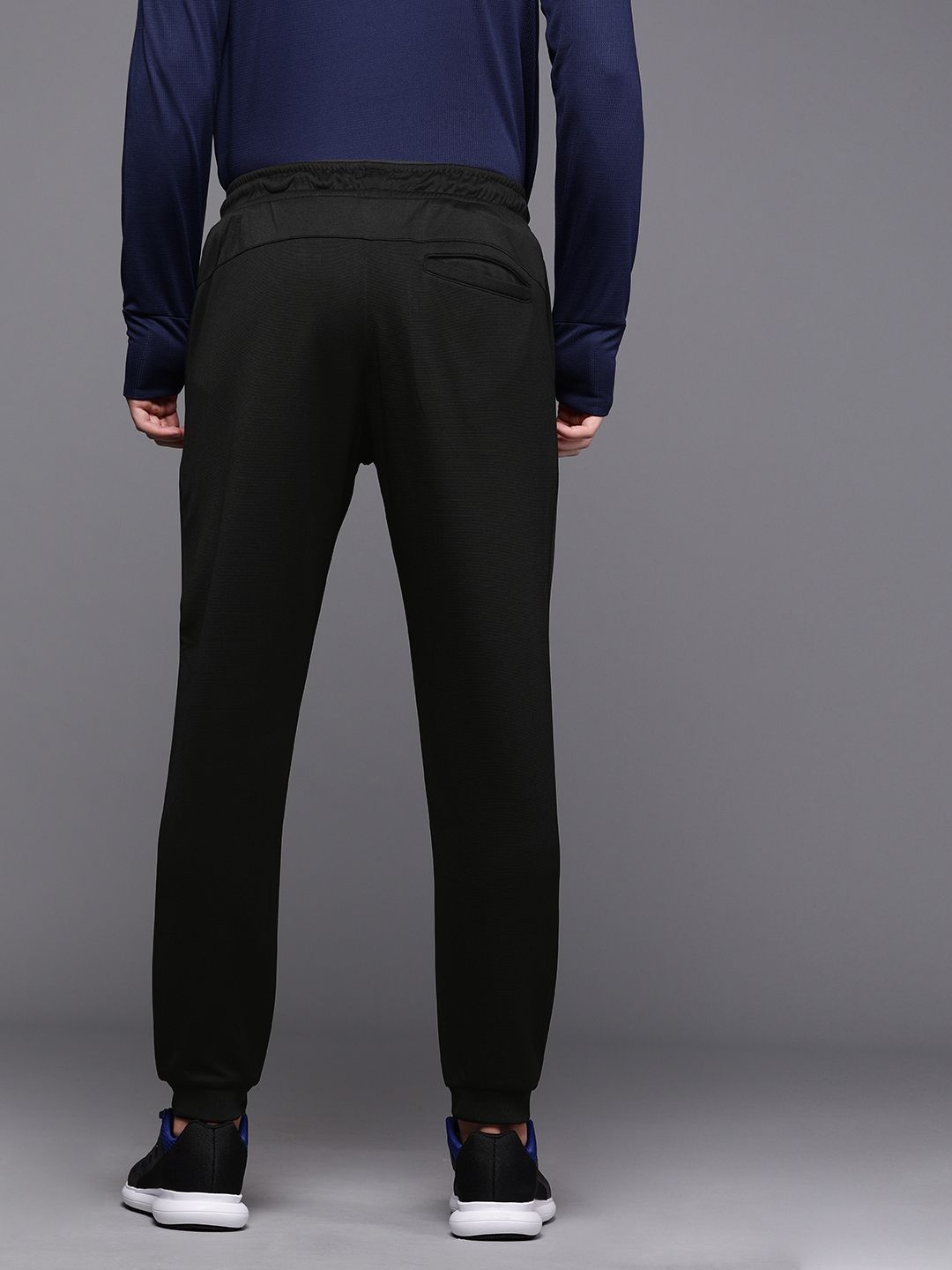  WROGN ACTIVE Men Black Regular Fit Self Design Cropped Joggers