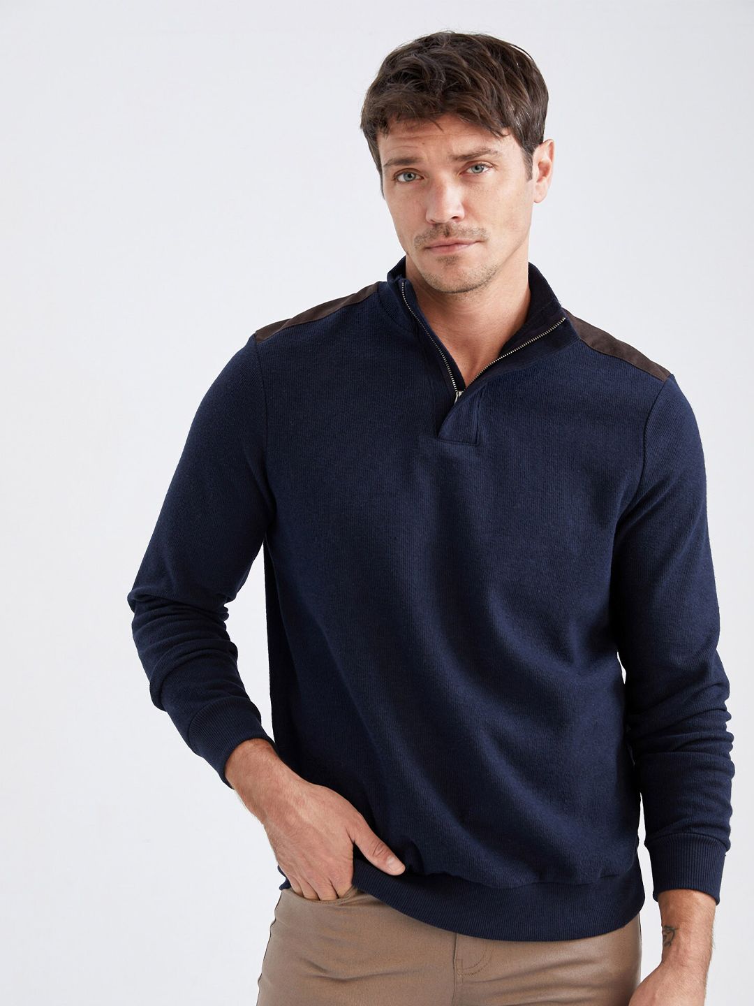  DeFacto Men Navy Blue Solid Sweatshirt